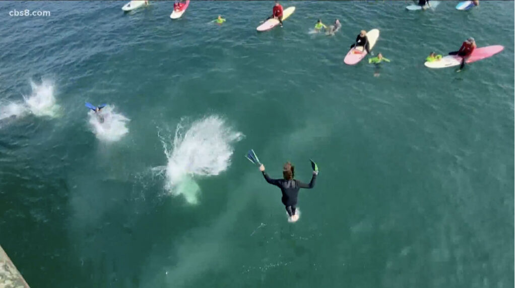 city council jumps off ob pier with junior lifeguards 02